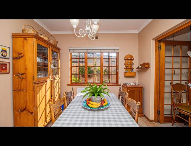 4 BEDROOM HOUSE FOR SALE IN TABLE VIEW